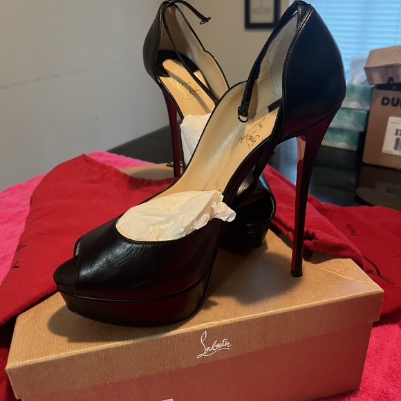 Christian Louboutin Round Chick Alta Pumps Black - Picture 4 of 6